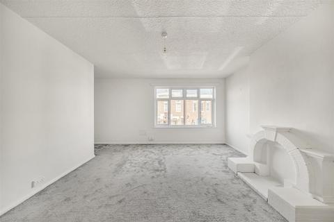 130 Chiltern Drive, Surbiton, KT5 8LS