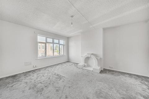 130 Chiltern Drive, Surbiton, KT5 8LS