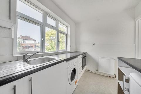 130 Chiltern Drive, Surbiton, KT5 8LS