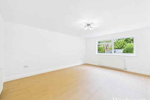 undefined, Tring Avenue, London, W5