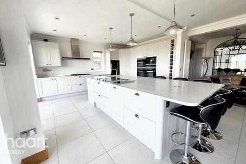 11 Arnhill Road, Gretton, Corby, NN17 3DN