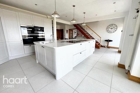 11 Arnhill Road, Gretton, Corby, NN17 3DN