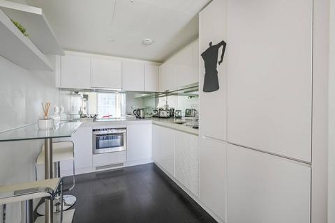 undefined, Pan Peninsula, Canary Wharf, London, E14