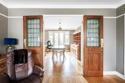 185 Cheam Road, Sutton, SM1 2BT