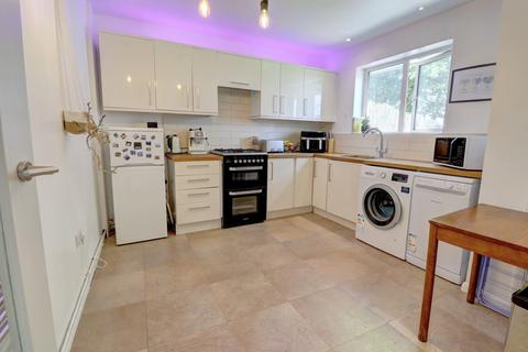 2 bedroom bungalow for sale, Forest Close, Buckinghamshire HP27