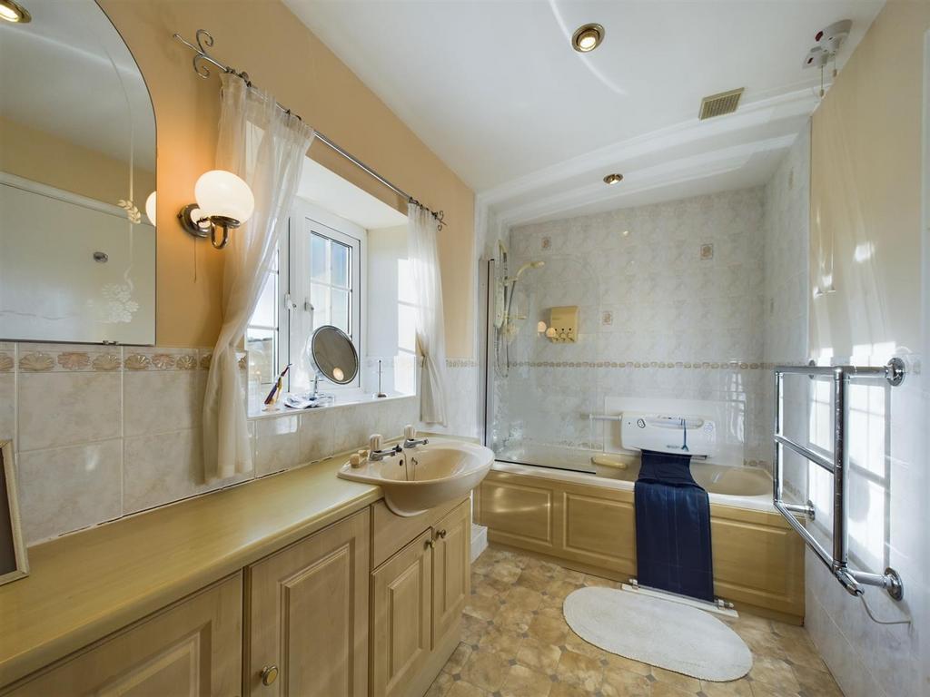 CAM03358 G0-PR0154-STILL075.jpg