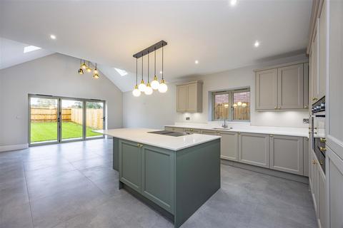 undefined, Off Middle Lane, Nether Broughton