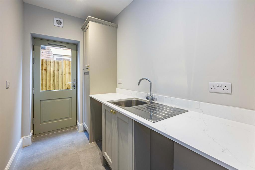 1 Sunnyfield Close-10.jpg