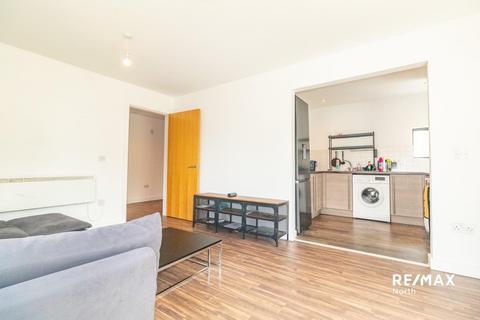 3 bedroom flat to rent, West Craven Street, Salford