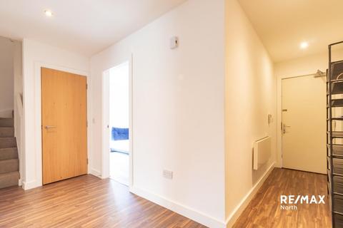 3 bedroom flat to rent, West Craven Street, Salford