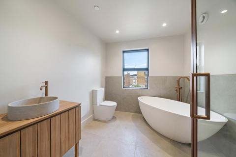 3 bedroom end of terrace house for sale, Saltram Crescent, London