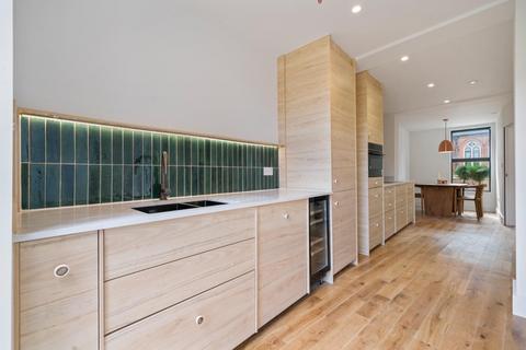 3 bedroom end of terrace house for sale, Saltram Crescent, London