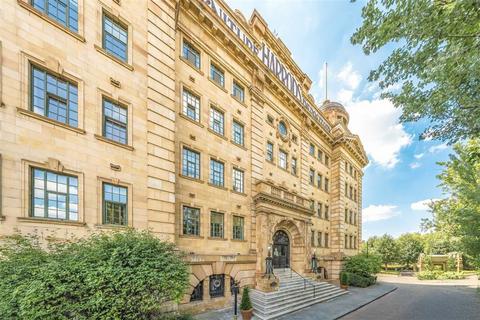 2 bedroom flat for sale, William Hunt Mansions, London SW13