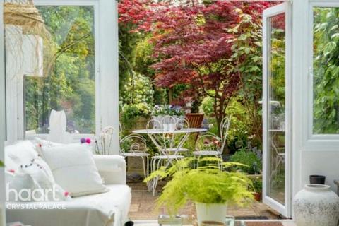 3 bedroom terraced house for sale, Cranbourne Close, LONDON