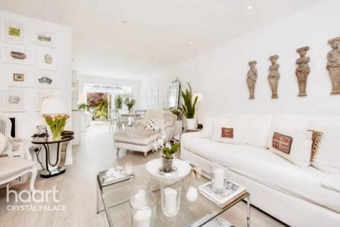 3 bedroom terraced house for sale, Cranbourne Close, LONDON