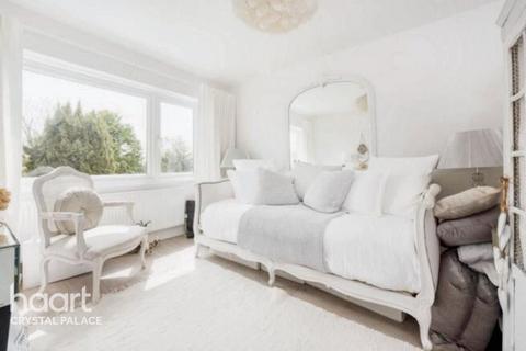 3 bedroom terraced house for sale, Cranbourne Close, LONDON