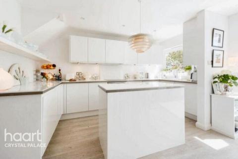 2 Cranbourne Close, London, SW16 4NG