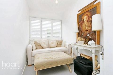 2 Cranbourne Close, London, SW16 4NG