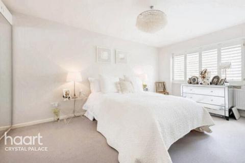 Cranbourne Close, LONDON