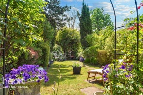 3 bedroom terraced house for sale, Cranbourne Close, LONDON