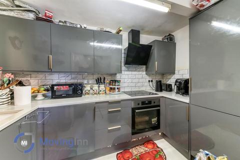 3 bedroom flat for sale, Hanover Park, Peckham, SE15 5HS