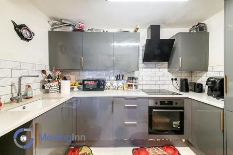 3 bedroom flat for sale, Hanover Park, Peckham, SE15 5HS