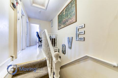 3 bedroom flat for sale, Hanover Park, Peckham, SE15 5HS