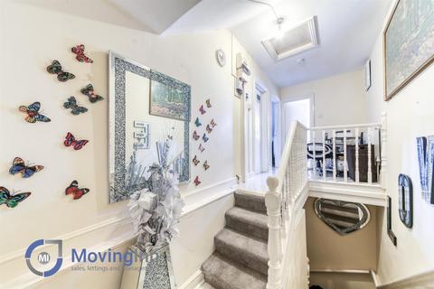 3 bedroom flat for sale, Hanover Park, Peckham, SE15 5HS