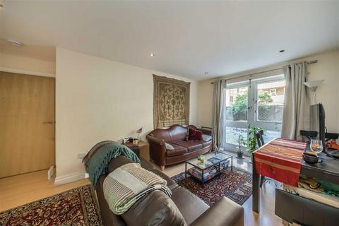 3 bedroom flat for sale, Hoxton Square, London N1