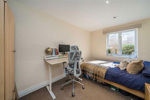 3 bedroom flat for sale, Hoxton Square, London N1
