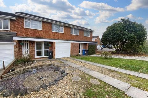 3 bedroom detached house to rent, Viscount Walk, Bournemouth, BH11 9