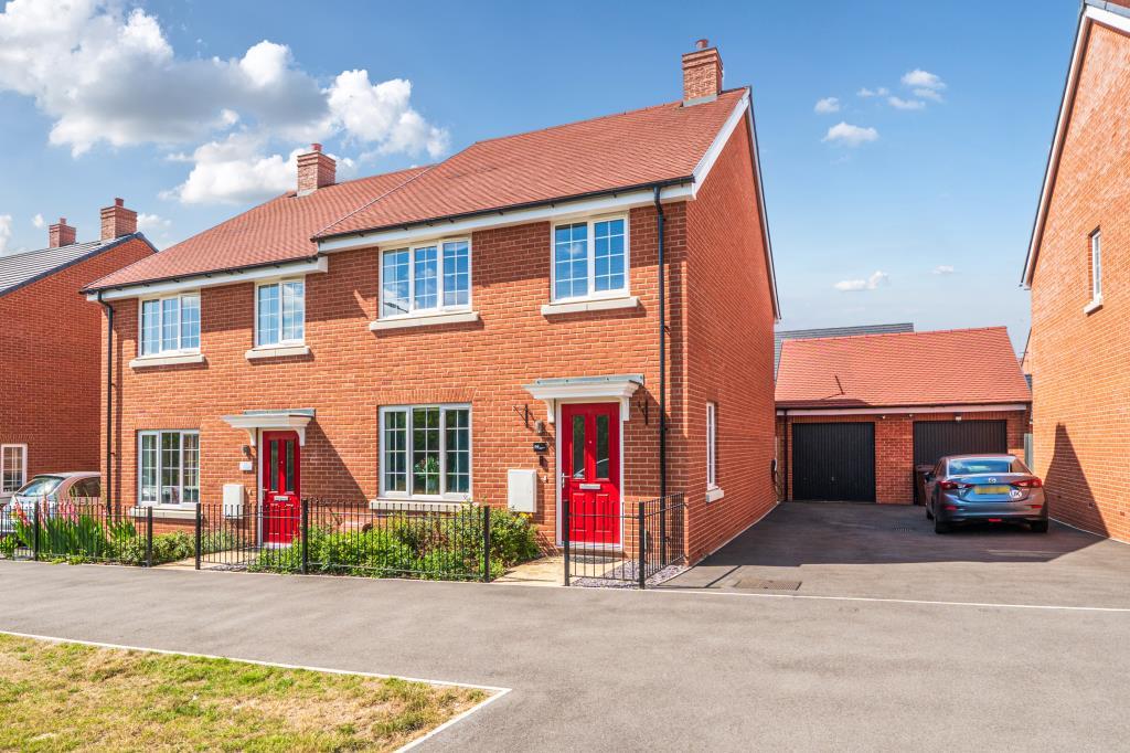 Berryfields, Aylesbury, HP18 4 bed semi-detached house - £1,925 pcm (£444  pw)