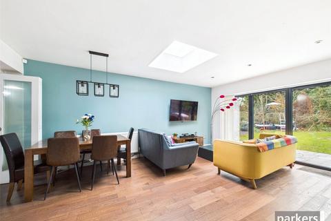 4 bedroom bungalow to rent, The Crescent, Reading RG6