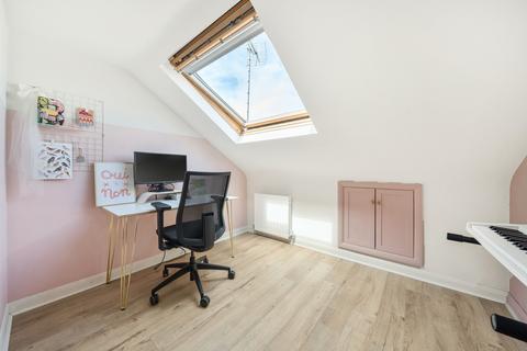 8a Lancaster Gardens, London, W13 9JY