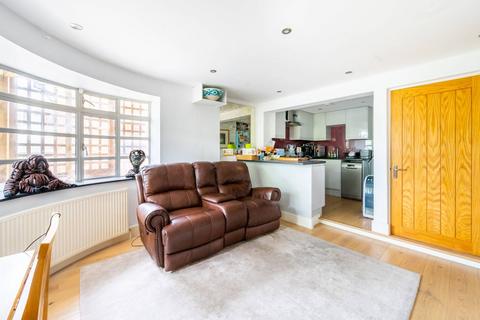 2 bedroom flat to rent, Cubitt House, Clapham, London, SW4