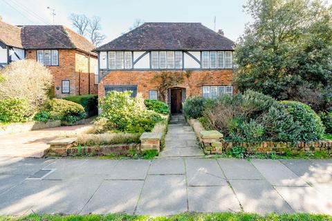 5 bedroom detached house for sale, Edmunds Walk, London N2