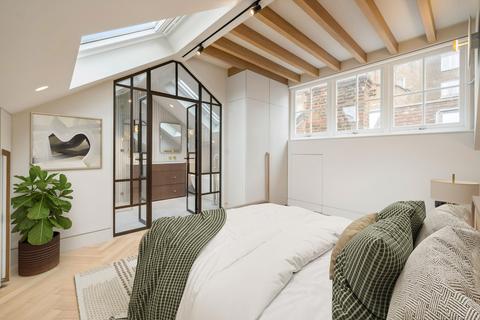 4 bedroom terraced house to rent, Astwood Mews, South Kensington, London, SW7