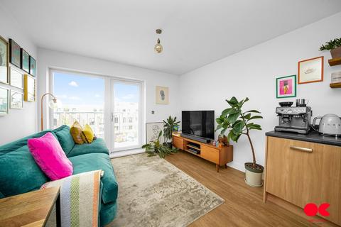 2 bedroom flat for sale, Maxwell Road, Romford RM7
