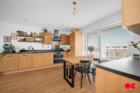 2 bedroom flat for sale, Maxwell Road, Romford RM7