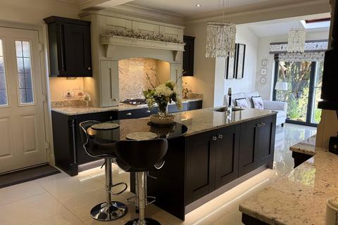 4 bedroom detached house for sale, Minster Road, Minster On Sea, Sheerness, Kent, ME12