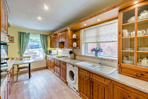 2 bedroom retirement property for sale, Larks Hill, Pontefract, West Yorkshire