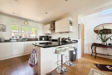 2 Spring Lane, Farnham, GU9 0JD