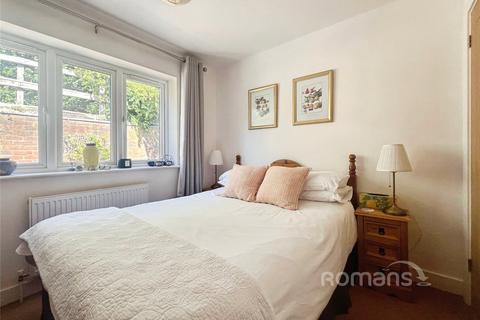 2 Spring Lane, Farnham, GU9 0JD