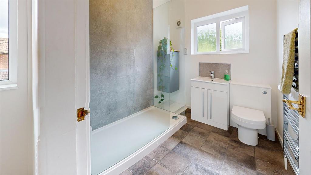 24-Maylea-Drive-Bathroom.jpg