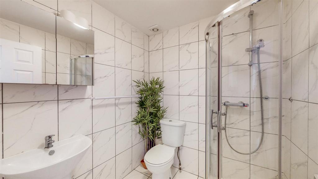 Shower room of Lounge.jpg