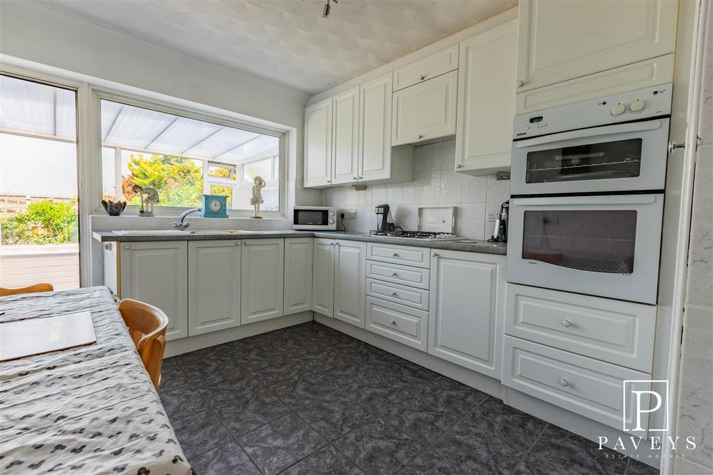 Kitchen breakfast room