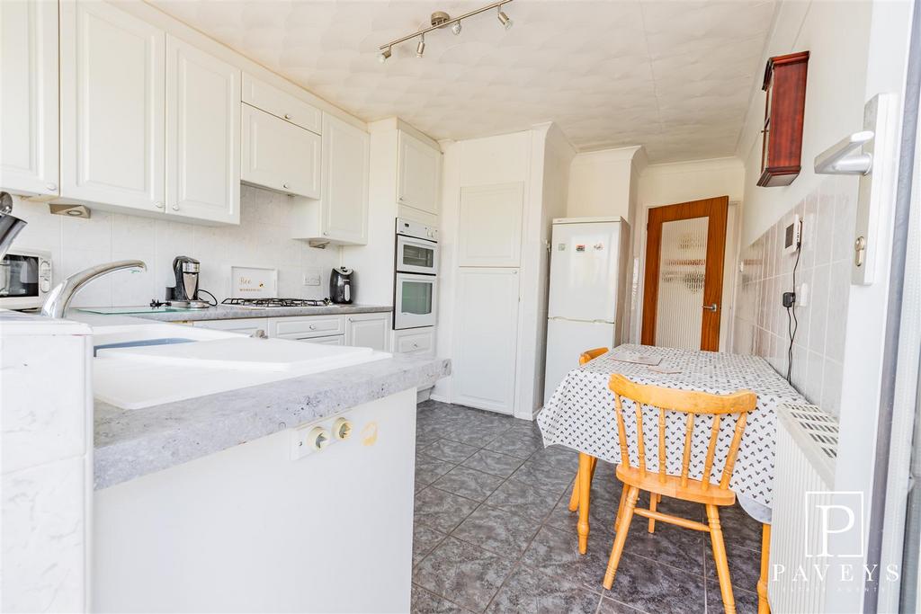 Kitchen breakfast room
