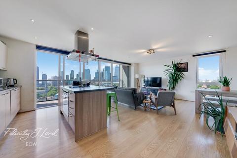 3 bedroom flat for sale, Hay Currie Street, LONDON