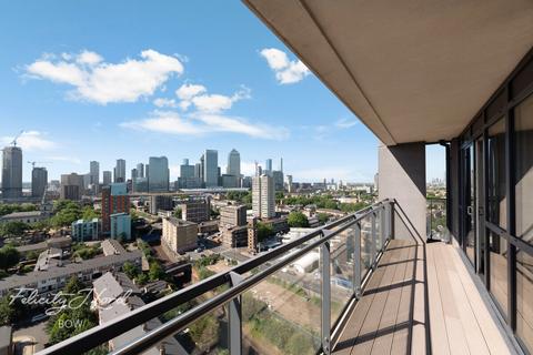 3 bedroom flat for sale, Hay Currie Street, LONDON