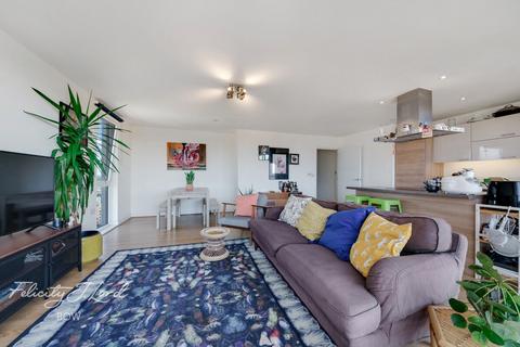 3 bedroom flat for sale, Hay Currie Street, LONDON